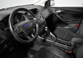 Подержанный автомобиль Ford Focus Hatchback 2015 года (9 фото)