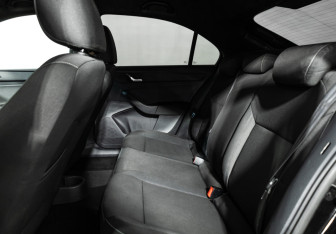 Подержанный автомобиль Skoda Rapid Liftback 2015 года (10 фото)
