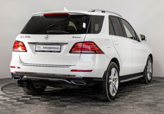 Подержанный автомобиль Mercedes-Benz GLE 2015 года (6 фото)