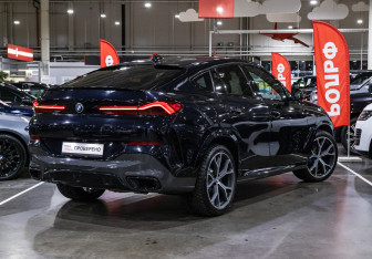 Подержанный автомобиль BMW X6 2020 года (6 фото)