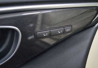 Подержанный автомобиль Infiniti Q50 2015 года (17 фото)