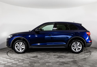Подержанный автомобиль Audi Q5 2017 года (10 фото)