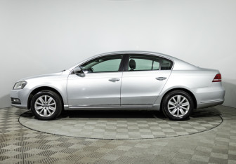 Подержанный автомобиль Volkswagen Passat Sedan 2013 года (8 фото)