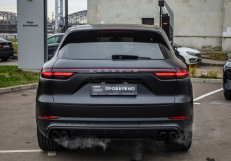 Подержанный автомобиль Porsche Cayenne 2019 года (6 фото)
