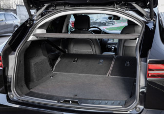 Подержанный автомобиль Jaguar E-Pace 2019 года (35 фото)