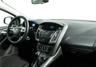 Подержанный автомобиль Ford Focus Hatchback 2013 года (9 фото)