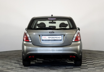 Подержанный автомобиль Kia Rio Hatchback 2010 года (6 фото)