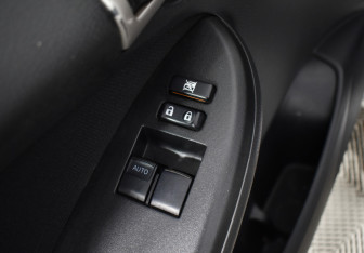 Подержанный автомобиль Toyota Corolla Sedan 2007 года (16 фото)