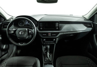 Подержанный автомобиль Skoda Rapid Liftback 2020 года (13 фото)