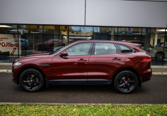 Подержанный автомобиль Jaguar F-Pace 2017 года (7 фото)
