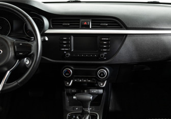 Подержанный автомобиль Kia Rio Hatchback 2020 года (14 фото)