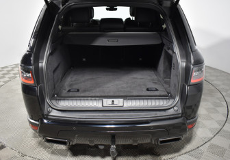 Подержанный автомобиль Land Rover Range Rover Sport 2018 года (19 фото)