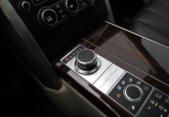 Подержанный автомобиль Land Rover Range Rover 2016 года (21 фото)