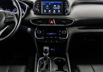 Подержанный автомобиль Hyundai Santa Fe 2020 года (16 фото)