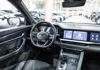 Подержанный автомобиль Geely Monjaro 2024 года (15 фото)