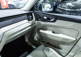 Подержанный автомобиль Volvo XC60 2019 года (25 фото)