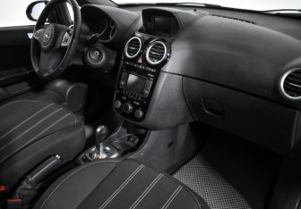 Подержанный автомобиль Opel Corsa 2012 года (13 фото)