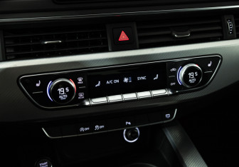 Подержанный автомобиль Audi A4 Sedan 2019 года (21 фото)