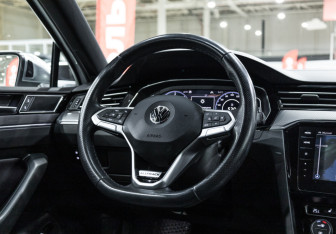 Подержанный автомобиль Volkswagen Passat Wagon 2019 года (24 фото)