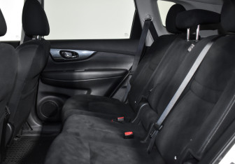 Подержанный автомобиль Nissan X-Trail 2015 года (12 фото)