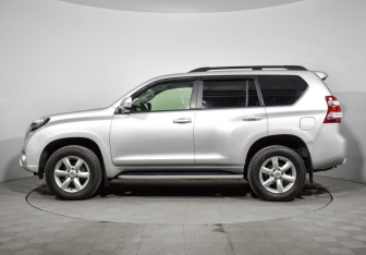 Подержанный автомобиль Toyota Land Cruiser Prado 2014 года (8 фото)