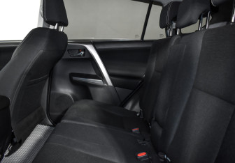 Подержанный автомобиль Toyota RAV4 2018 года (12 фото)