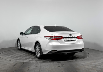 Подержанный автомобиль Toyota Camry Sedan 2021 года (7 фото)