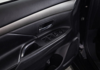 Подержанный автомобиль Mitsubishi Outlander 2012 года (19 фото)