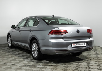 Подержанный автомобиль Volkswagen Passat Sedan 2017 года (7 фото)