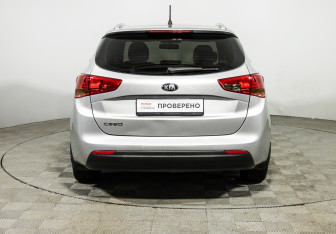 Подержанный автомобиль Kia Ceed Hatchback 2012 года (6 фото)