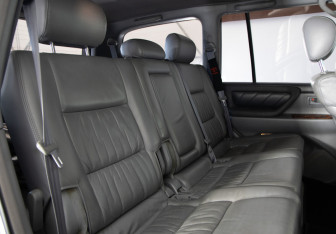 Подержанный автомобиль Toyota Land Cruiser Suv 1999 года (11 фото)