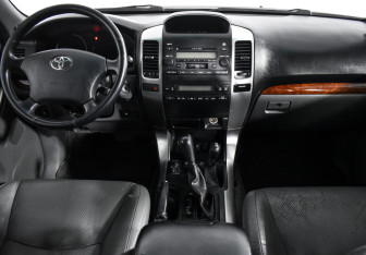 Подержанный автомобиль Toyota Land Cruiser Prado 2007 года (15 фото)