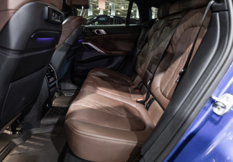 Подержанный автомобиль BMW X6 2020 года (13 фото)