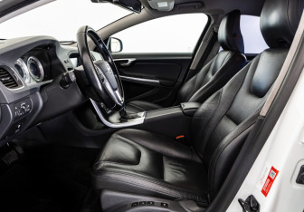 Подержанный автомобиль Volvo S60 2013 года (21 фото)