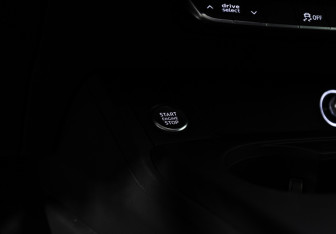 Подержанный автомобиль Audi A4 Sedan 2018 года (20 фото)