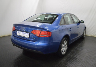 Подержанный автомобиль Audi A4 Sedan 2011 года (5 фото)