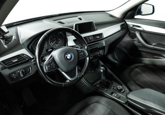Подержанный автомобиль BMW X1 2017 года (11 фото)
