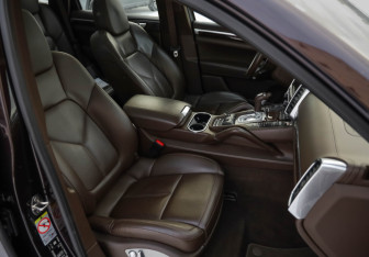 Подержанный автомобиль Porsche Cayenne 2015 года (31 фото)