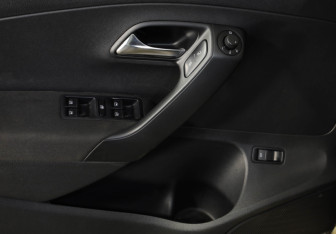 Подержанный автомобиль Volkswagen Polo Sedan 2016 года (18 фото)