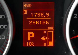 Подержанный автомобиль Mitsubishi Outlander 2008 года (10 фото)