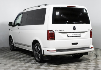 Подержанный автомобиль Volkswagen Caravelle 2015 года (7 фото)