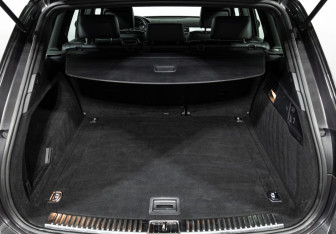 Подержанный автомобиль Volkswagen Touareg 2012 года (15 фото)