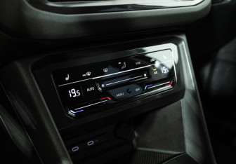 Подержанный автомобиль Volkswagen Tiguan 2022 года (17 фото)