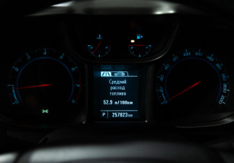Подержанный автомобиль Chevrolet Orlando 2014 года (12 фото)