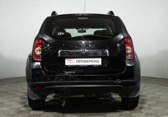 Подержанный автомобиль Renault Duster 2014 года (6 фото)