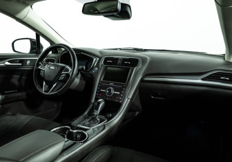 Подержанный автомобиль Ford Mondeo Sedan 2015 года (9 фото)