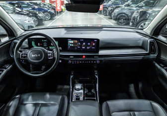 Подержанный автомобиль Kia Sorento 2024 года (11 фото)