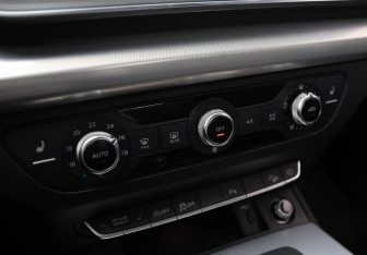 Подержанный автомобиль Audi Q5 2018 года (15 фото)