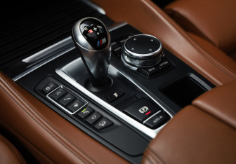 Подержанный автомобиль BMW X5 M 2016 года (24 фото)