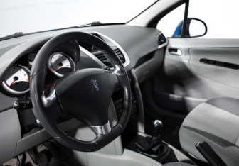 Подержанный автомобиль Peugeot 207 Hatchback 2008 года (9 фото)